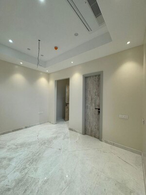 Room in 3 BHK Apartment at Indiabulls Sky Forest, Lower Parel – for Rent