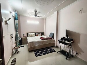 Living Room in 1.5 BHK Builder Floor at Sector 55 – for Rent