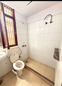 2 BHK + Extra Room Builder Floor For Rent in Chattarpur
