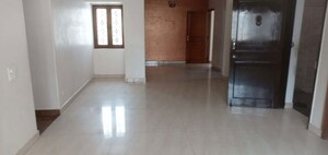 Room in 3 BHK Apartment at Varun Enclave, Sector 28 – for Rent