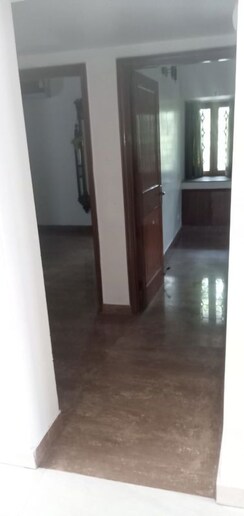3 BHK + Servant Room Apartment For Rent in Varun Enclave
