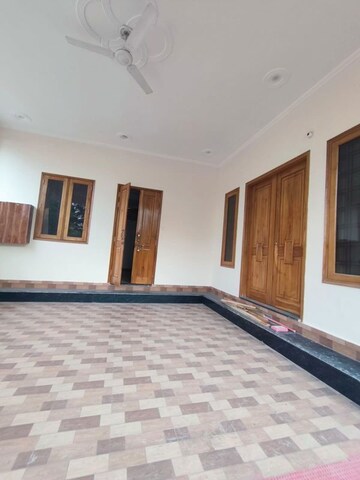 Bedroom in 2 BHK Builder Floor at DLF Vibhuti Khand, Gomti Nagar – for Rent