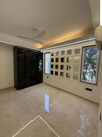 Room in 4 BHK Apartment at Suncity – for Rent