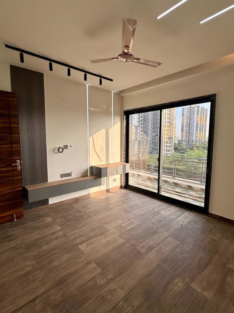 Room, sector 70 3 Bedroom 204 Sq.Yd. Builder Floor In Sector 70 Gurgaon 10009829