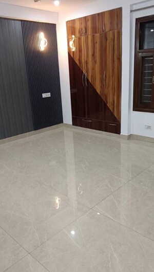 Bathroom in 3.5 BHK Builder Floor at Sushant Lok 3, Sector 57 – for Sale