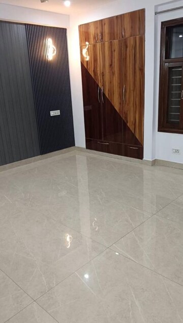 Bathroom in 3.5 BHK Builder Floor at Sushant Lok 3, Sector 57 – for Sale