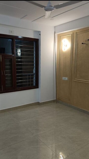 Room in 3.5 BHK Builder Floor at Sushant Lok 3, Sector 57 – for Sale