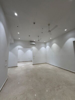 Room in 3 BHK Apartment at Indiabulls Sky Forest, Lower Parel – for Rent