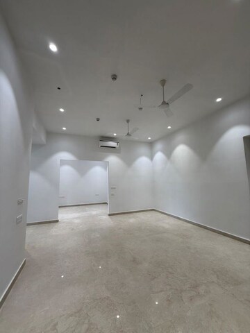 Room in 3 BHK Apartment at Indiabulls Sky Forest, Lower Parel – for Rent