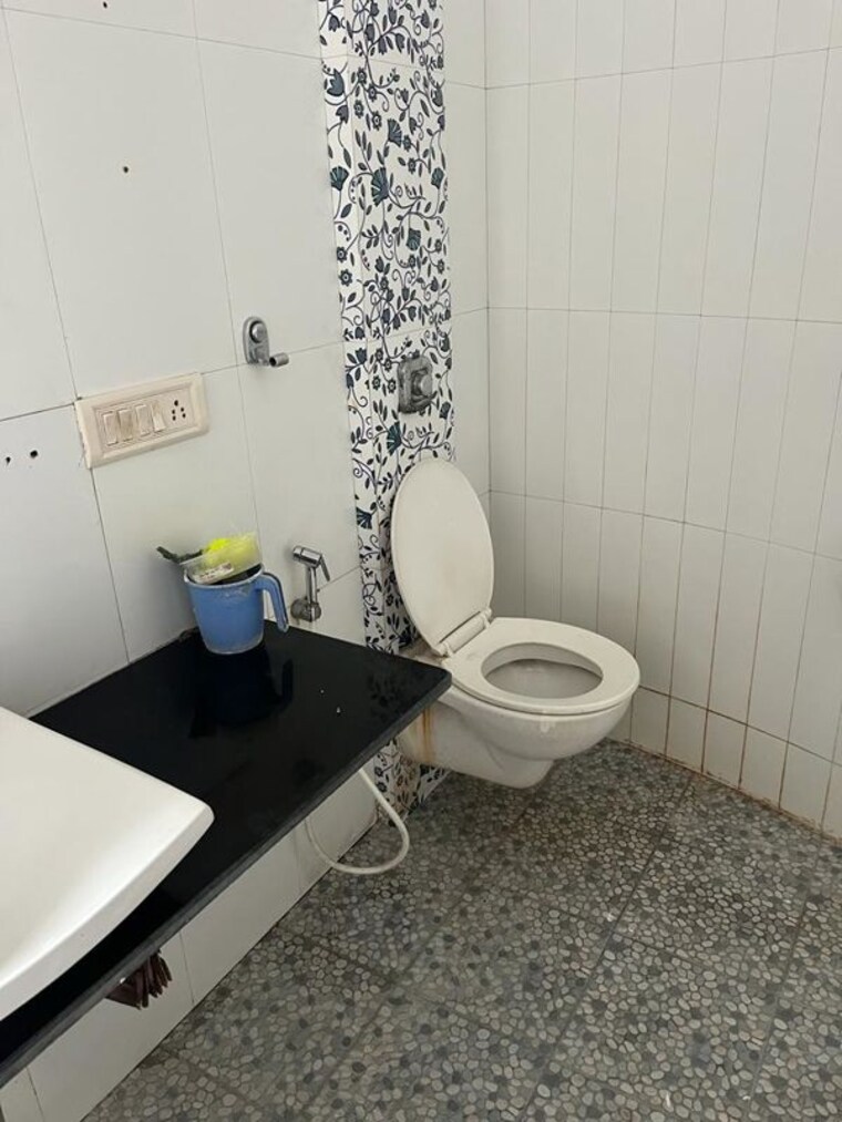 Bathroom, miraway-chs 2 Bedroom 768 Sq.Ft. Apartment In Vsnl Colony Mumbai 10009891
