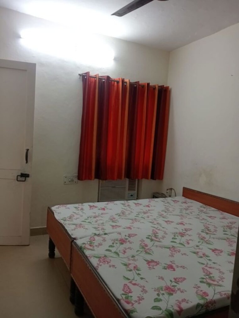 Bedroom, arun-vihar-sector-37 2 Bedroom 900 Sq.Ft. Apartment In Sector 37 Noida 10009897