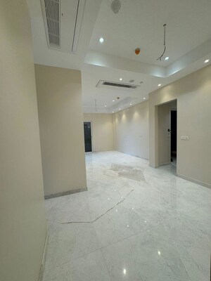 Room in 4 BHK Apartment at Indiabulls Sky Forest, Lower Parel – for Rent