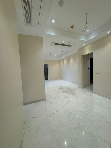 Room in 4 BHK Apartment at Indiabulls Sky Forest, Lower Parel – for Rent