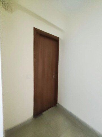 Room in 3 BHK Builder Floor at DLF Vibhuti Khand, Gomti Nagar – for Rent