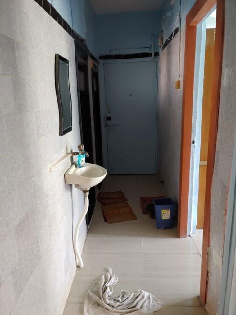Bathroom, shiv-kirti-apartment 2 Bedroom 700 Sq.Ft. Apartment In Malad West Mumbai 10009984