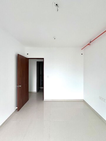 Room in 2 BHK Apartment at Kalpataru Immensa, Kolshet Road – for Rent