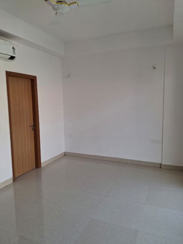 4 BHK + Servant Room Apartment For Sale in SS Linden