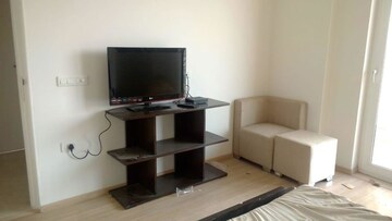 Room in 3 BHK Apartment at DLF The Primus, Sector 82a – for Rent