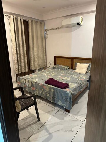 Bedroom in 2 BHK Builder Floor at Sector 23 – for Rent