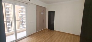 Room in 3 BHK Apartment at Amrapali Crystal Homes, Sector 76 – for Rent