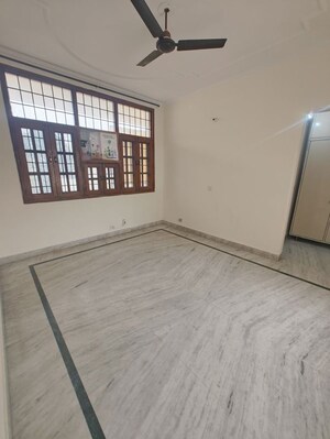 Room in 2 BHK Builder Floor at Palam Vihar – for Rent