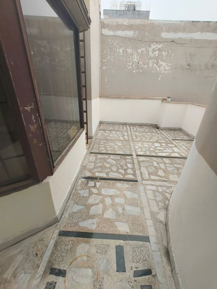 Balcony, palam vihar 2 Bedroom 173 Sq.Yd. Builder Floor In Palam Vihar Gurgaon 10010063