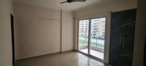 Room in 3 BHK Apartment at Amrapali Crystal Homes, Sector 76 – for Rent