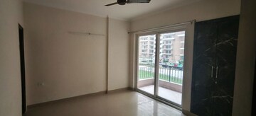 Room in 3 BHK Apartment at Amrapali Crystal Homes, Sector 76 – for Rent