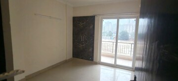 Room in 3 BHK Apartment at Amrapali Crystal Homes, Sector 76 – for Rent