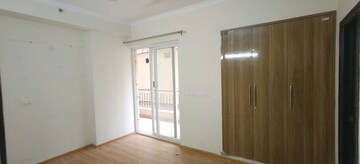 Room in 3 BHK Apartment at Amrapali Crystal Homes, Sector 76 – for Rent