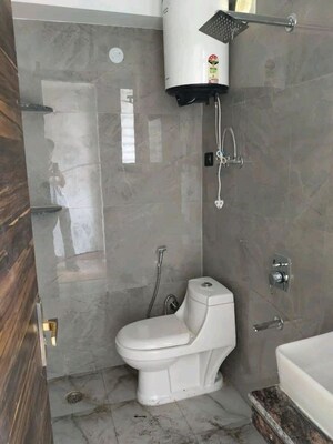 Bathroom in 1 BHK Builder Floor at Palm Residency Chhatarpur, Chattarpur – for Rent