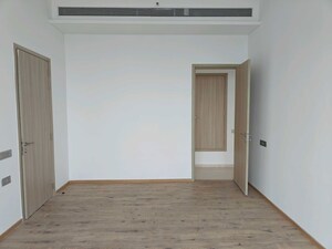 Room in 4 BHK Apartment at Rustomjee Crown, Prabhadevi – for Rent