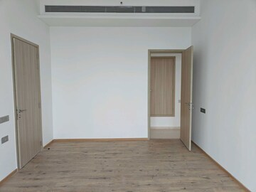 Room in 4 BHK Apartment at Rustomjee Crown, Prabhadevi – for Rent