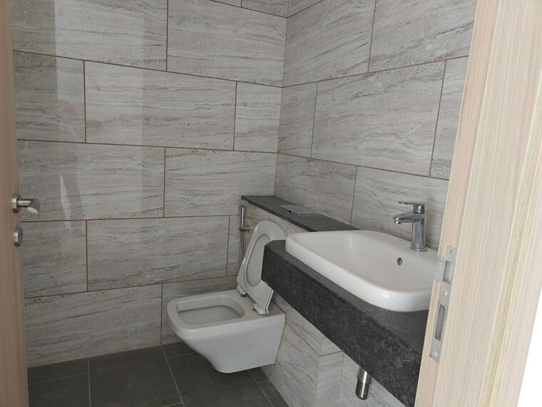 Bathroom, rustomjee-crown 4 Bedroom 2100 Sq.Ft. Apartment In Prabhadevi Mumbai 10010064