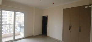 Room in 3 BHK Apartment at Amrapali Crystal Homes, Sector 76 – for Rent