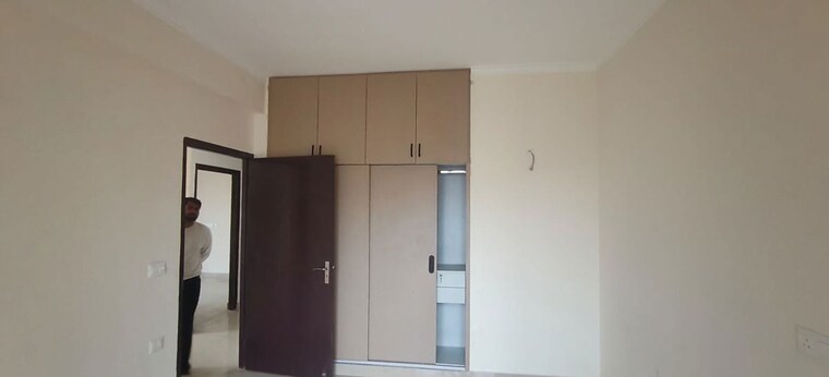 Room, amrapali-crystal-homes 3 Bedroom 1375 Sq.Ft. Apartment In Sector 76 Noida 10010092