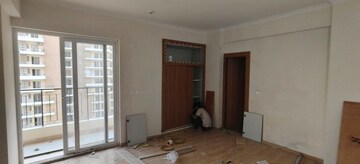 Room in 3 BHK Apartment at Amrapali Crystal Homes, Sector 76 – for Rent