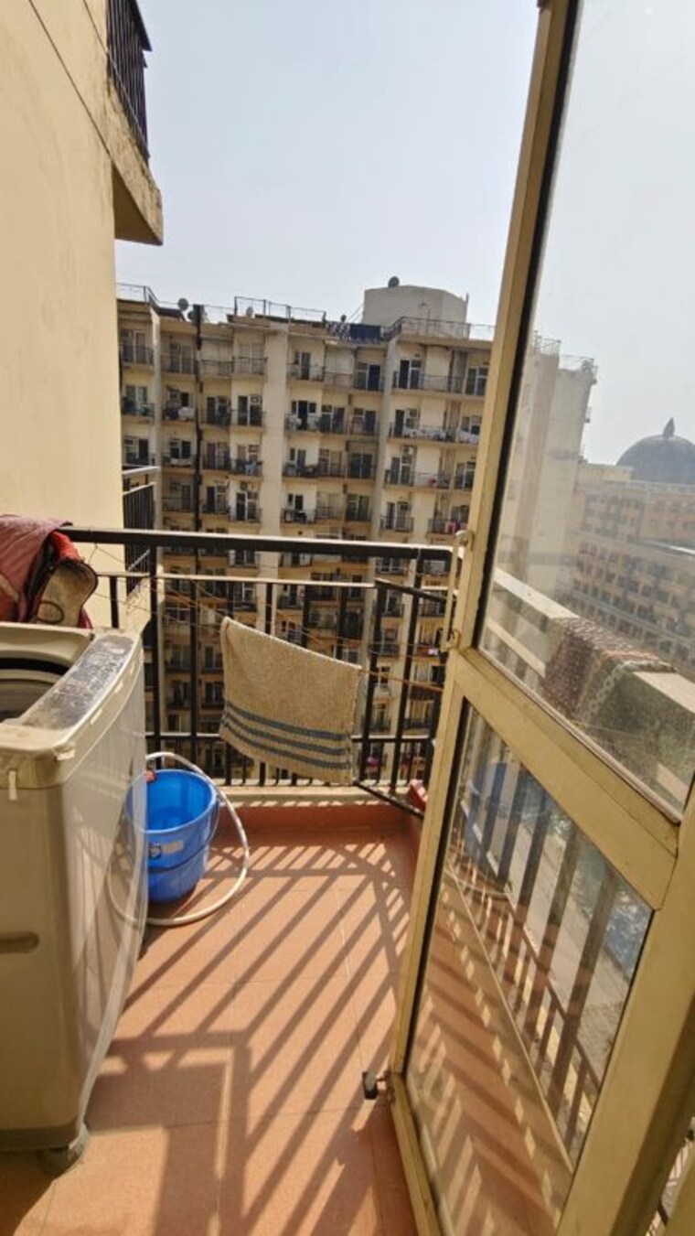 Balcony, maxblis-grand-kingston 1 Bedroom 615 Sq.Ft. Apartment In Sector 75 Noida 10010136