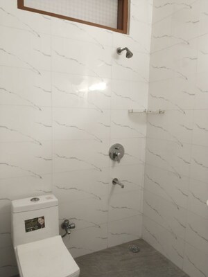 Bathroom in 3 BHK Apartment at Sarita Vihar Pocket-G RWA, Sarita Vihar – for Rent