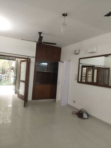 Room in 3 BHK Apartment at Sarita Vihar Pocket-G RWA, Sarita Vihar – for Rent