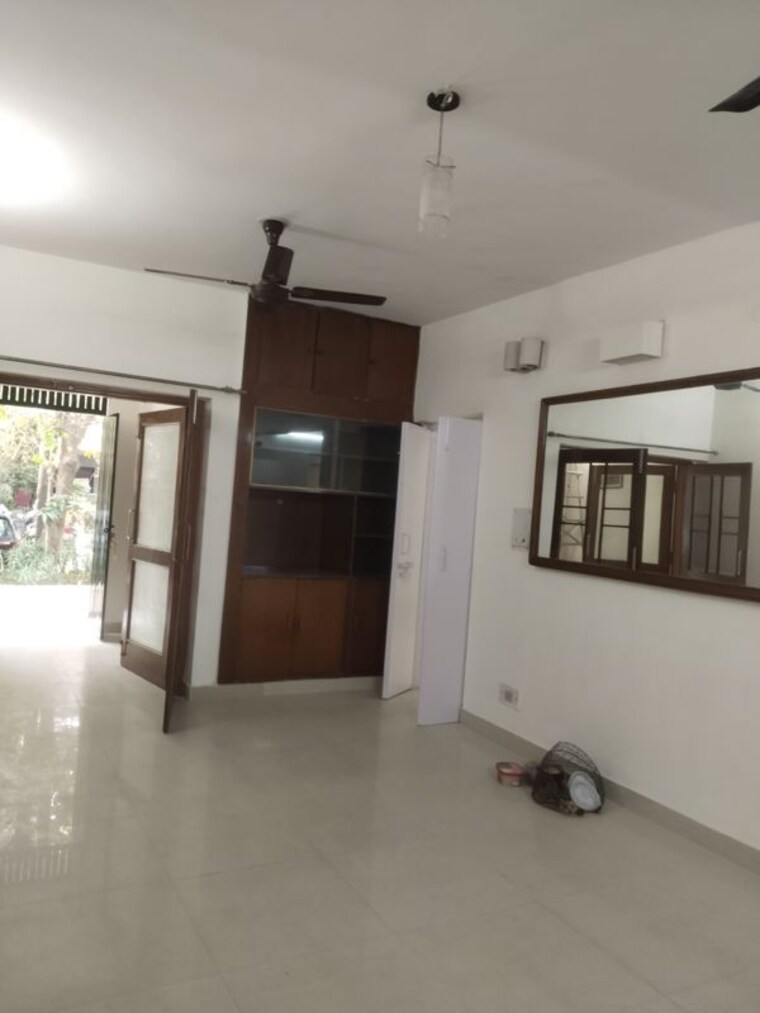 Room, sarita-vihar-pocket-g-rwa 3 Bedroom 1750 Sq.Ft. Apartment In Sarita Vihar Delhi 9405244