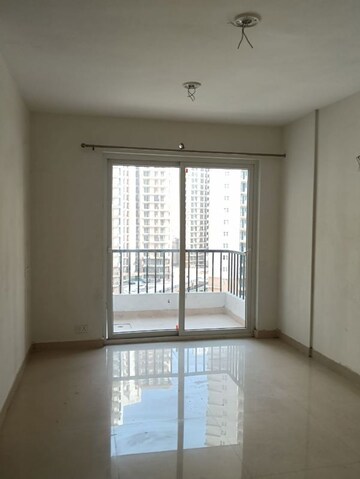 Room in 3 BHK Apartment at Amrapali Heartbeat City, Sector 107 – for Rent