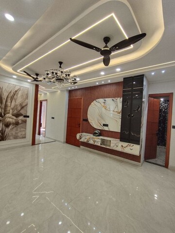 Room in 4 BHK Builder Floor at Uttam Nagar – for Sale