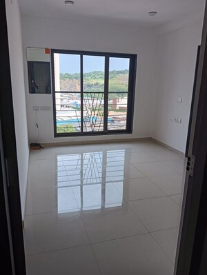 Room in 2 BHK Apartment at Velentine Tower, Goregaon East – for Rent