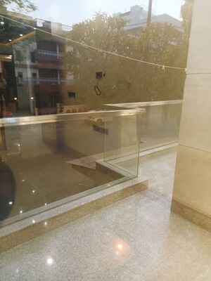 Furnished Amenities in 3.5 BHK Builder Floor at Chittaranjan Park – for Rent