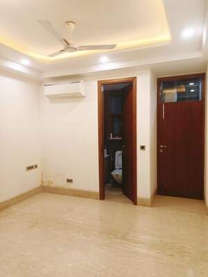 Room in 3.5 BHK Builder Floor at Chittaranjan Park – for Rent