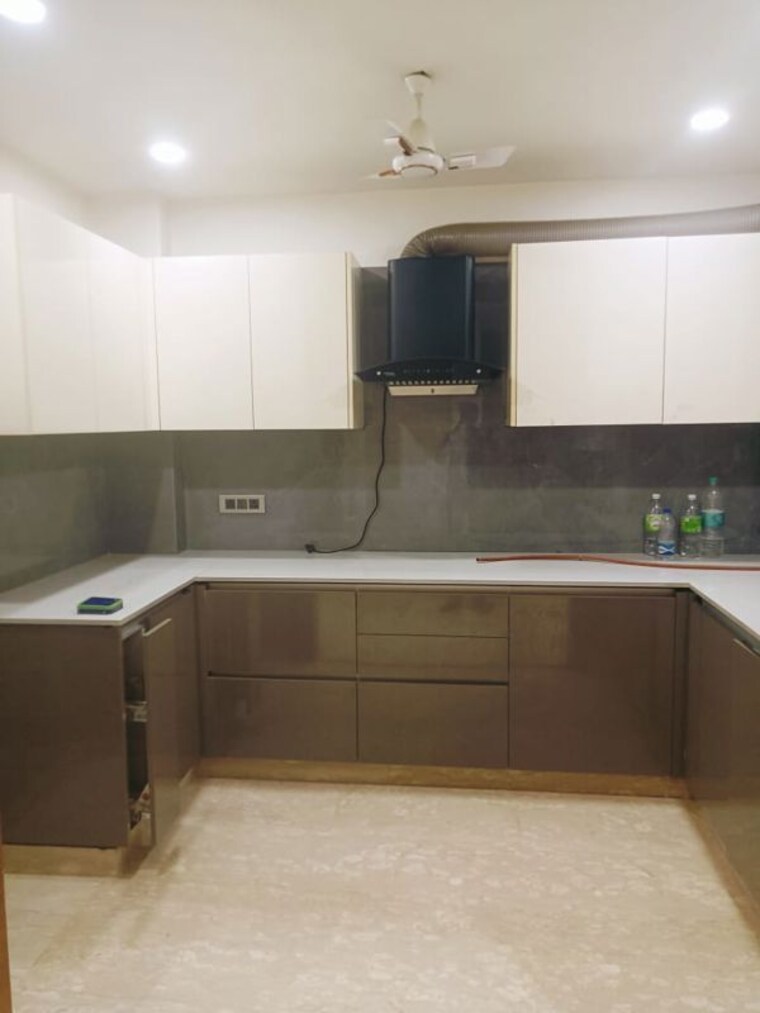 Kitchen, chittaranjan park 3.5 Bedroom 250 Sq.Yd. Builder Floor In Chittaranjan Park Delhi 10010185