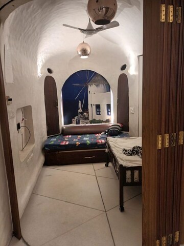 Room in 2 BHK Apartment at Bandra West – for Rent