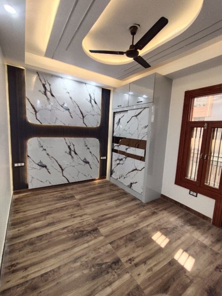 Room, uttam nagar 4 Bedroom 120 Sq.Yd. Builder Floor In Uttam Nagar Delhi 10010235