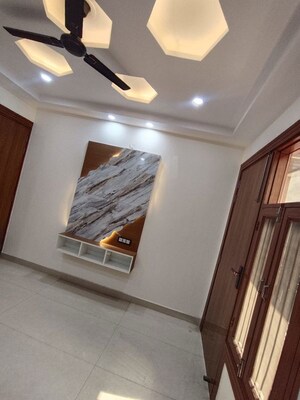 Building Lobby in 4 BHK Builder Floor at Uttam Nagar – for Sale